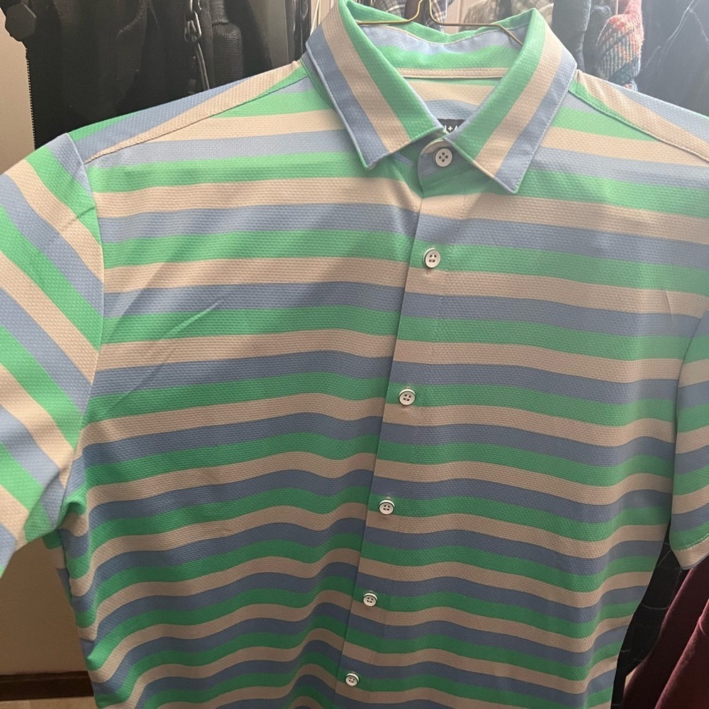 Men’s Mizzen & Main button up fashion sport shirt.